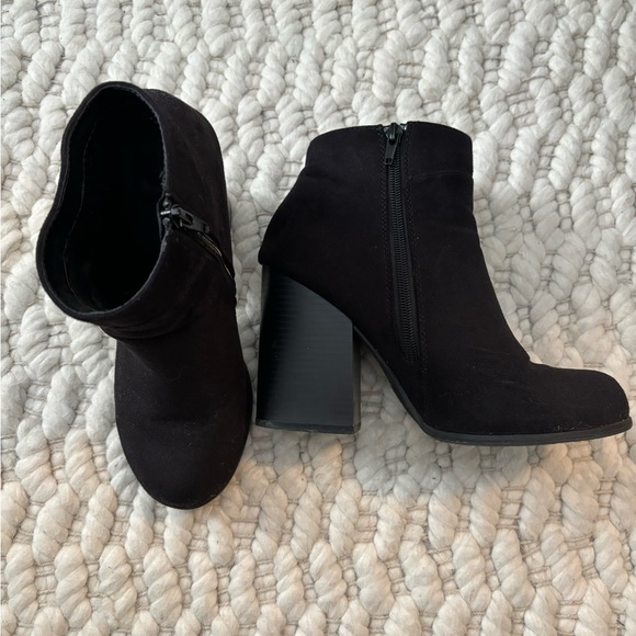 Women’s Black Booties Size 9 - Picture 1 of 4